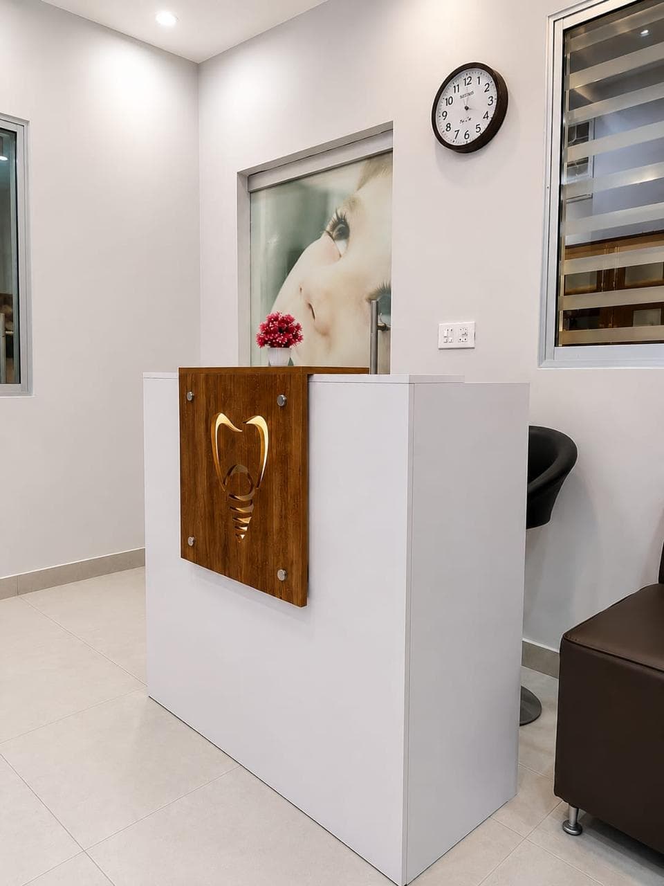 Reception desk at Al-Aziz Dental Clinic